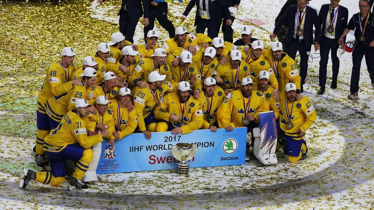 2017, SCHWEDEN: Kanada steht zum dritten Mal in Folge im Finale, der Titel-Hattrick gelingt aber nicht. Mit einem 2:1-Finalerfolg nach Penalty-Schießen bricht Schweden die Vormachtsstellung der Nordamerikaner und sichert sich seinerseits Jubiläumstitel Nummer zehn