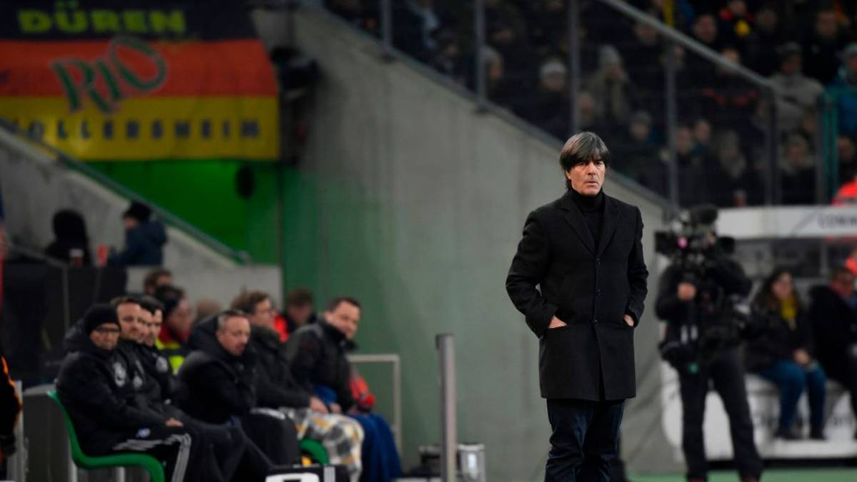 Wie beurteilt Joachim Löw die momentane Zuschauersituation? Ein Zuschauerschwund sei regelmäßig in einem Jahr vor einem Turnier zu beobachten, sagte Löw nach der Partie am Samstag: "Das zieht dann wieder an, wenn ein Turnier stattfindet"