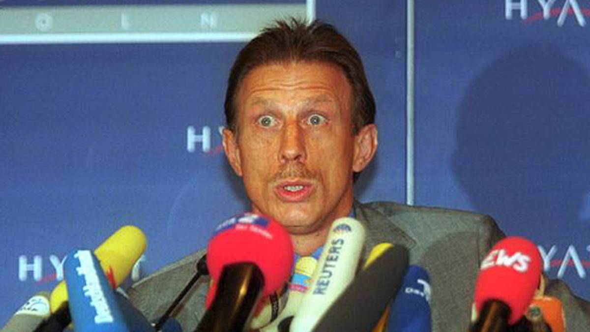 Daum geht seinerseits an die Öffentlichkeit und stimmt einer Haarprobe zu. Dabei fällt der verhängnisvolle Satz: "Ich tue das, weil ich ein absolut reines Gewissen habe."