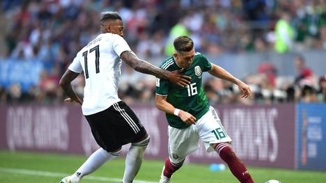 Hector Herrera (r.) gewann mit Mexiko bei der WM zum Auftakt gegen Deutschland