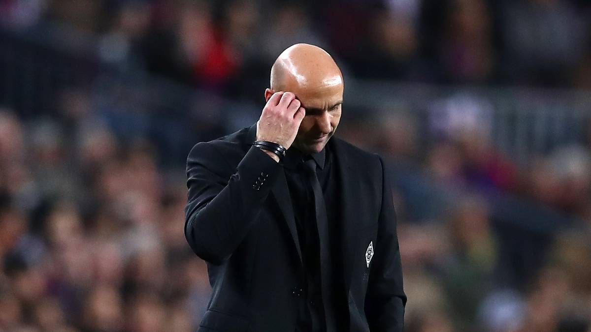 Keinen einzigen Torschuss geben die Gladbacher in Halbzeit eins auf den Kasten von Jasper Cillessen ab. Das sorgt bei Trainer Andre Schubert für Kopfzerbrechen