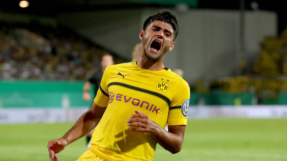 Fleißig waren auch die SPORT1-User bei Facebook. Dennis Beyer packt dieses Wortspiel aus: Egal wie leise du dich anschleichst, Mahmoud ist immer auf Dahoud