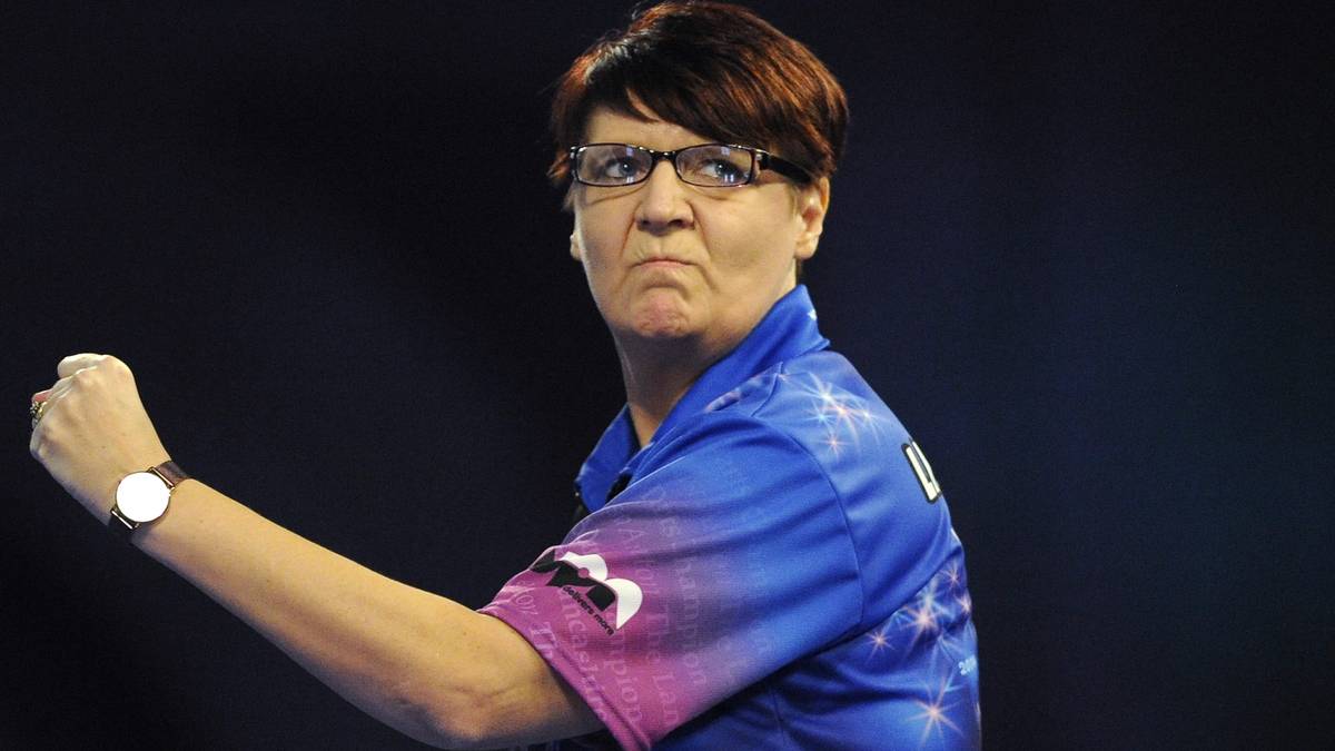 LISA ASHTON: Die viermalige BDO-Weltmeisterin schnupperte bereits bei der WM 2019 Luft im Konzert der besten Männer der Welt. Spielt in einer sehr starken Gruppe (Cross, Chisnall, Hughes). Ein Sieg ist für die Engländerin aber allemal drin