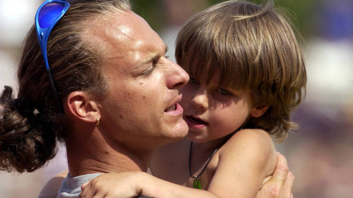 Dieser kleine Wonneproppen könnte bald in der Bundesliga auflaufen: Lex Tyger, Sohnemann des ehemaligen Weltklasse-Stabhochspringers Tim LOBINGER, bastelt weiter an seiner Fußballer-Karriere