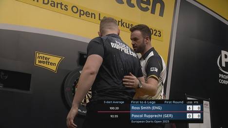 Ross Smith verpasst dem Deutschen Pascal Rupprecht einen White Wash mit Stil. 130 Punkte checkt er zum Match über das Bullseye und zieht verdient in Runde 2 ein.