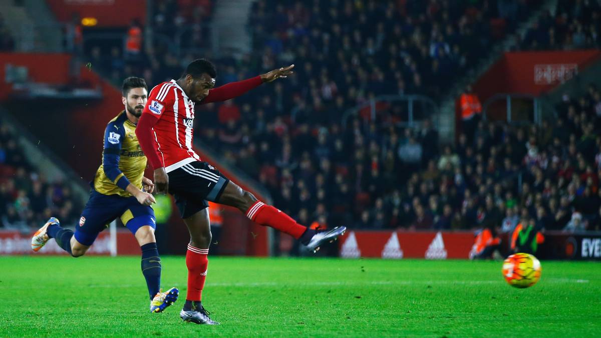 Der erste Treffer gelingt Cuco Martina mit einem Außenrist-Kracher. Arsenals Per Mertesacker legt ihm den Ball per Kopf auf