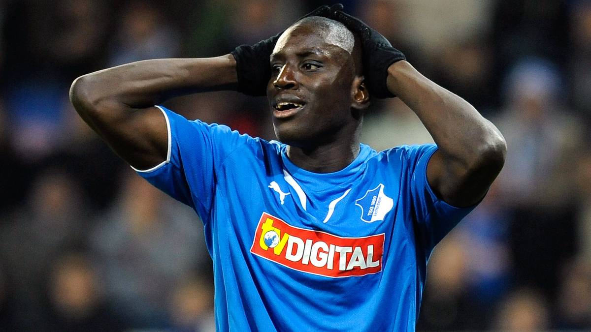 Eineinhalb Jahre später wollte er sich zu Stoke City streiken, doch auch dort fiel er durch den Medizincheck. Ba blieb jedoch auf der Insel und wechselte wenige Tage später zu West Ham United