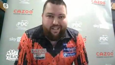 Darts-Weltmeister Michael Smith stößt bei seiner Feier nach dem Titelgewinn auf Probleme. Die Bar, in der der Engländer feiern wollte, ist schon geschlossen.