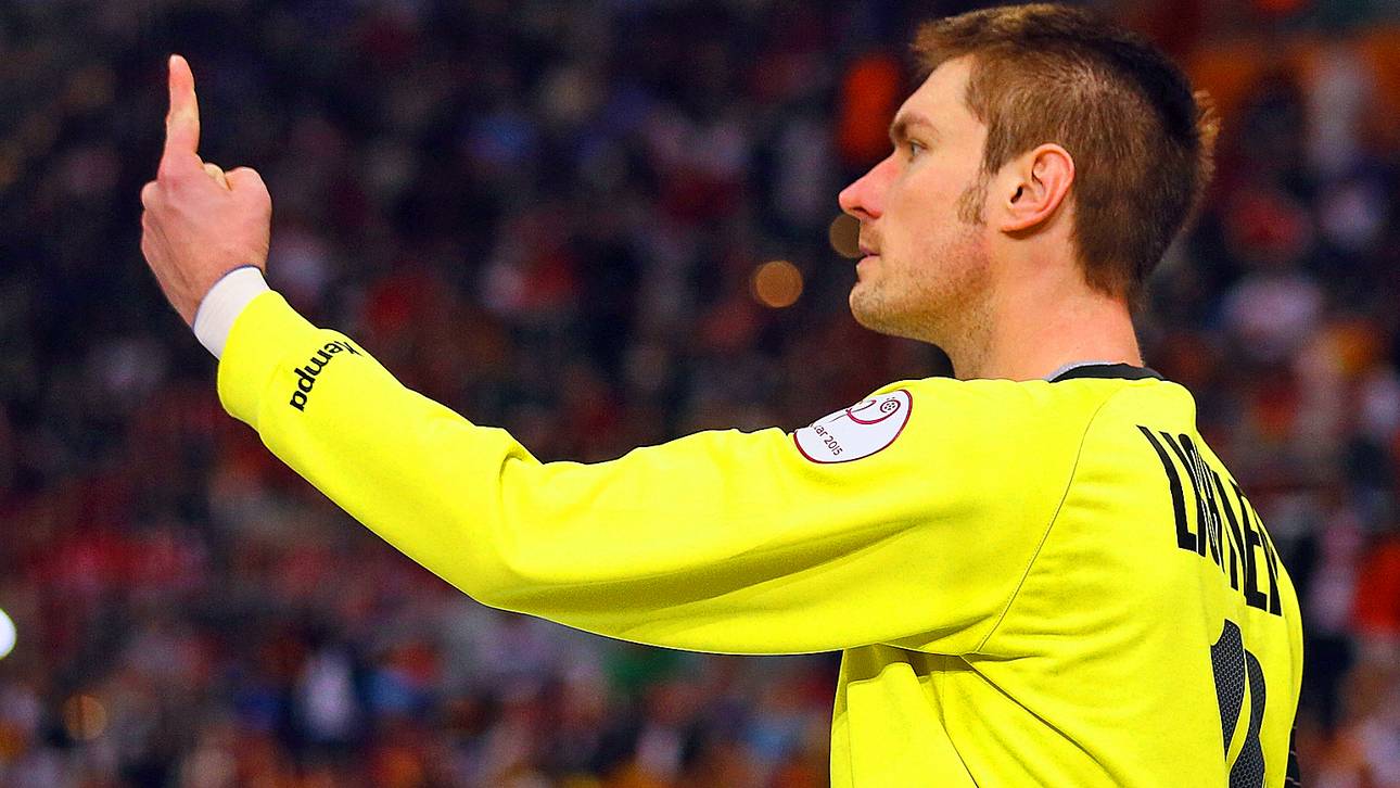 Carsten Lichtlein jubelt bei der WM über eine Parade gegen Ägypten