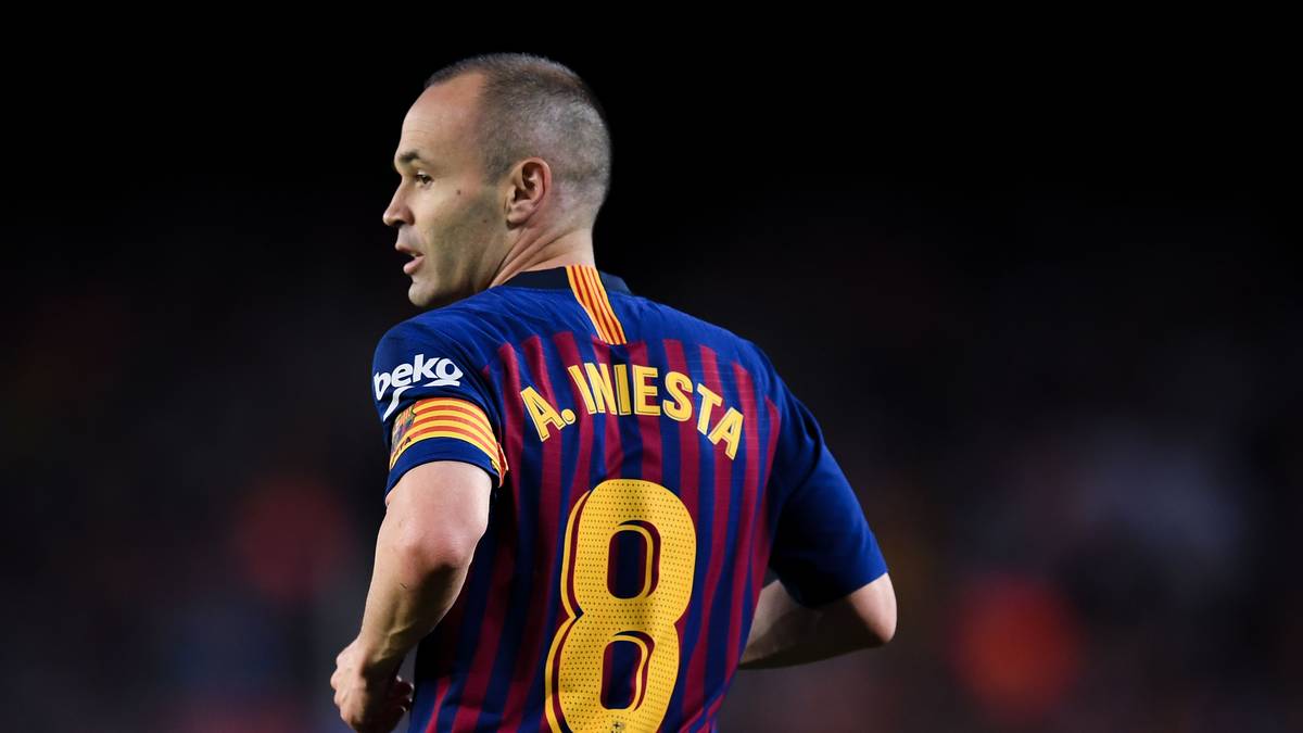 Anschließend ist die Frage eigentlich nur noch: Wann verlässt Iniesta den Rasen, um sich die Standing Ovations der Fans abzuholen?