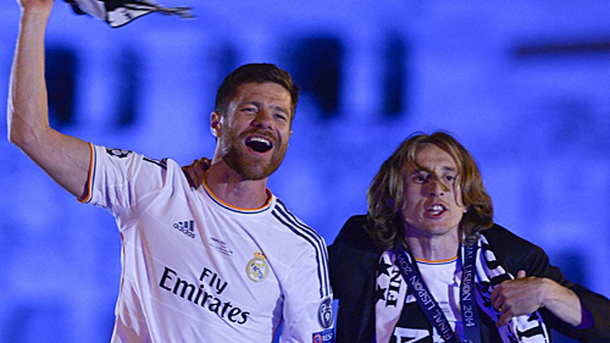 Dort bekommen es Alonso und Co. mit dem Stadtrivalen Atletico zu tun, doch Real lässt sich die "Decima" nicht nehmen. Real entscheidet das Finale in der Verlängerung mit 4:1 für sich und lässt sich von den Fans am Cibeles-Brunnen feiern