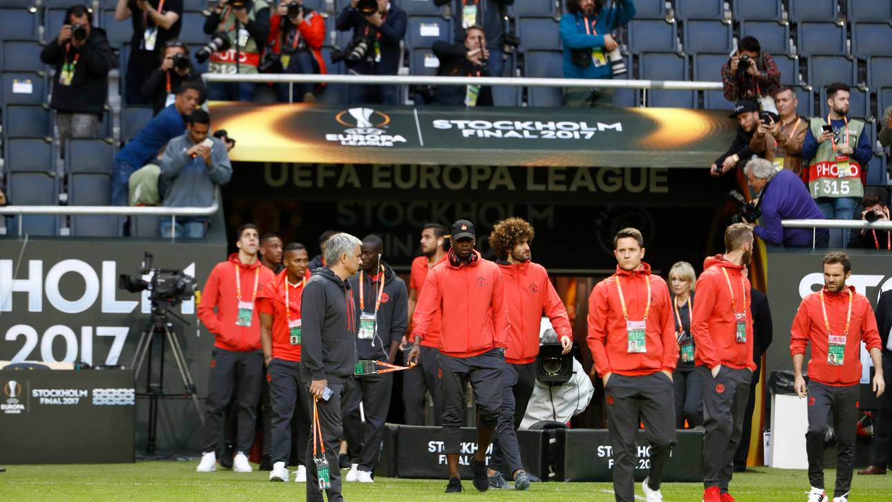 Schweigeminute bei EL-Finale