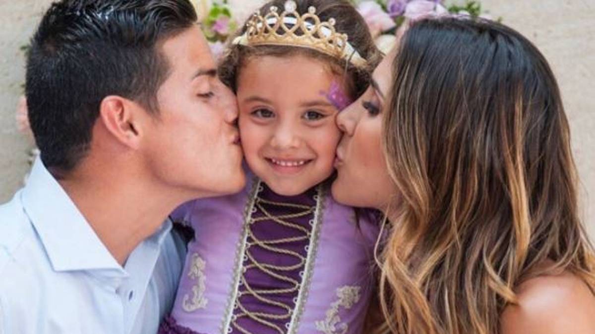 Auch privat läuft es rund. Nach der Hochzeit mit der professionellen Volleyballerin Daniela Ospina - Schwester von Nationalmannschafts-Kollege David Ospina - gesellt sich 2013 Töchterchen Salome dazu