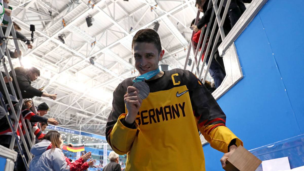 Kurz darauf "war auf einmal doch alles beendet für den Eishockey-Crack." Als Meister von 2019 und Silbermedaillen-Gewinner von Olympia 2018 kann Goc allerdings erhobenen Hauptes abtreten