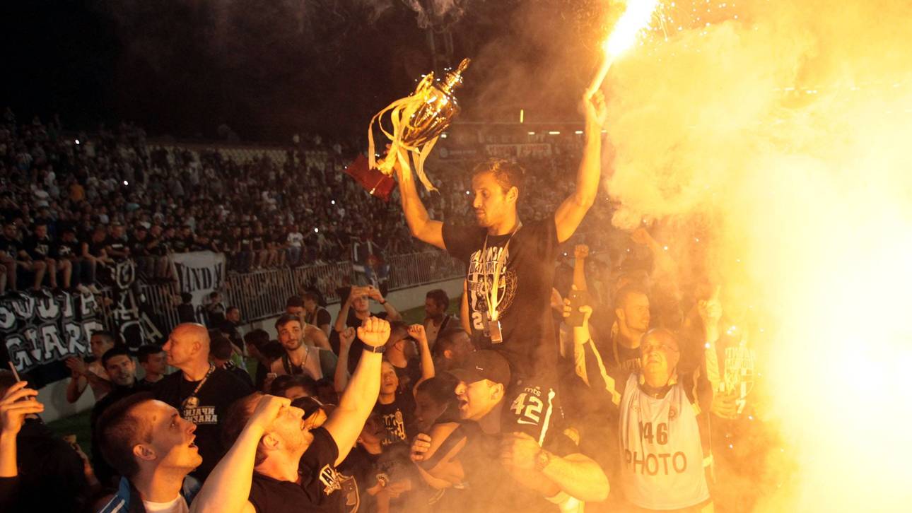 Partizan feiert mit irrer Pyro-Show