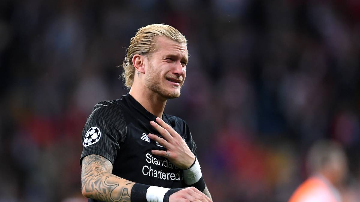 PLATZ 8 - Ein unglaublich bitterer Abend für Loris Karius. Der Keeper vom FC Liverpool verhilft Real Madrid im Champions-League-Finale mit üblen Patzern zu zwei Toren und zum 3:1-Sieg. Der Deutsche ist am Boden zerstört. Später stellt sich heraus: Karius erleidet nach einem Ellenbogen-Check von Sergio Ramos eine Gehirnerschütterung, was seine Aussetzer erklären könnte