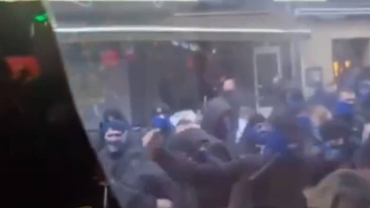 Schockierende Szenen vor Topspiel