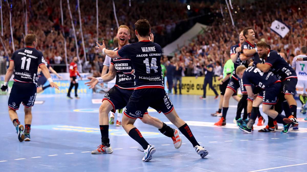 Nach dem Abpfiff gibt es kein Halten mehr. Bis zum Schluss tut sich der Tabellenführer zuvor gegen starke Göppinger schwer, muss um den zweiten Meistertitel der Vereinsgeschichte bangen