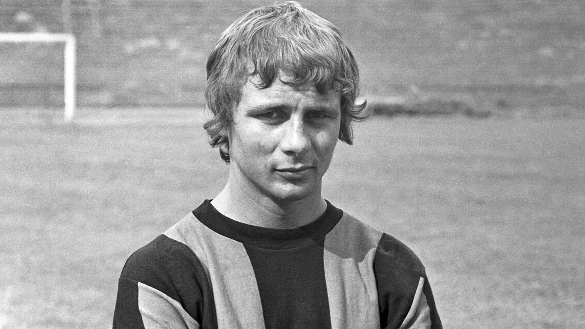 PLATZ 14: BERND HÖLZENBEIN (1967-1981, Eintracht Frankfurt), 160 Tore in 420 Spielen