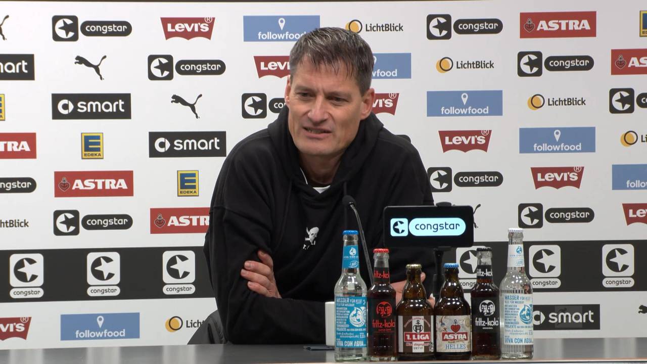 St. Paulis Trainer Alexander Blessin kritisiert Pyro-Aktion