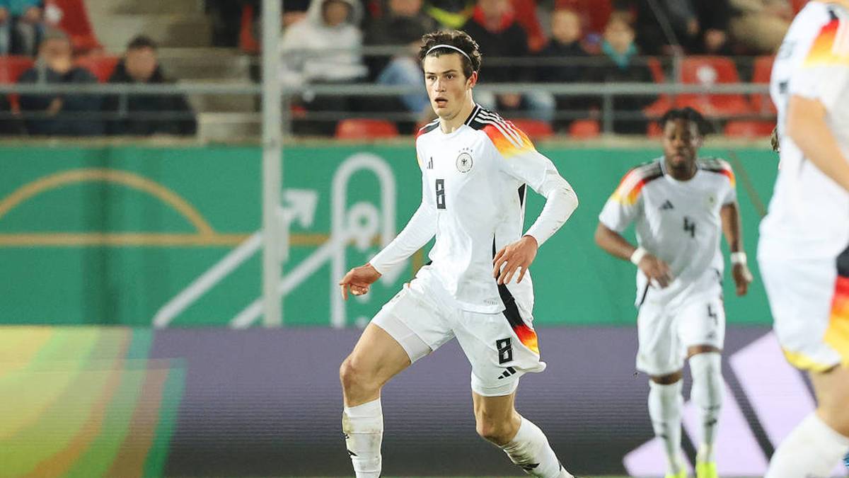 Merlin Röhl: Sein Debüt für die deutschen U-Nationalmannschaft gab er im Dezember 2019. Er bestritt von 2019 bis September 2023 insgesamt 13 Spiele für die U18, U19, U20 und U21 des DFB.