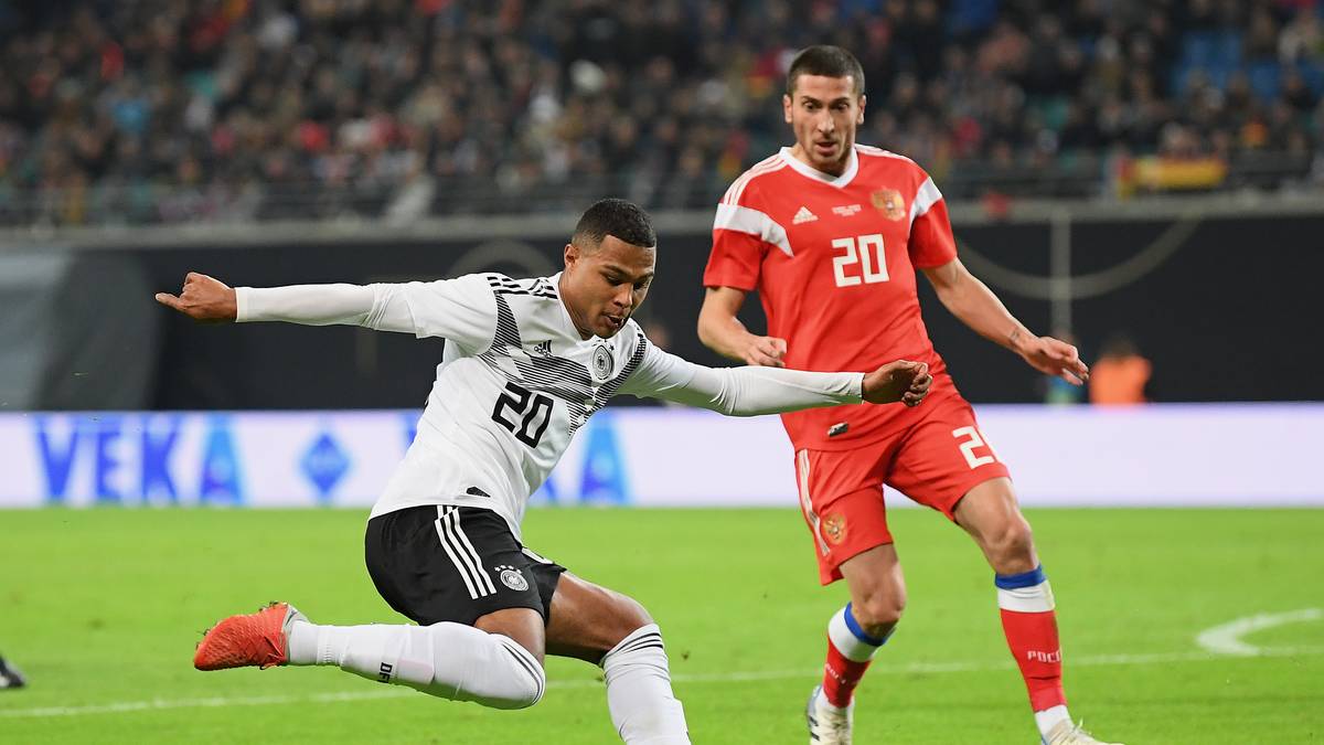 SERGE GNABRY (bis 73.): Bestleistung vom neuen Löw-Liebling. Gnabry spielte, wie schon gegen Frankreich, als Neuner. War ungemein lauffreudig, hatte viel Zug zum Tor.  Spielte tolle Pässe wie den auf Havertz (23.). Bereitete das 1:0 von Sane vor (8.) und traf sehenswert direkt zum 3:0 (40.). Half auch in der zweiten Halbzeit in der Defensive aus. SPORT1-Note: 1,5