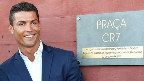 Cristiano Ronaldo vor seinem Hotel Pestana CR7 Funchal