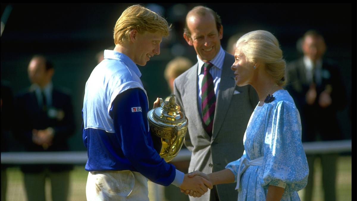 PLATZ 13: BORIS BECKER (6 GS-Siege) - Das deutsche Wunderkind begeistert mit seinem Wimbledon-Sieg 1985 eine ganze Nation. Es folgen zwei weitere Triumphe in seinem "Wohnzimmer" und drei weitere GS-Titel in Melbourne (2) und New York. Zwölf Wochen lang ist er die Nummer eins der Tennis-Welt. Die aktuelle SPORT1-Umfrage ergibt, dass Becker für vier Prozent der User sogar der größte Tennisspieler aller Zeiten ist