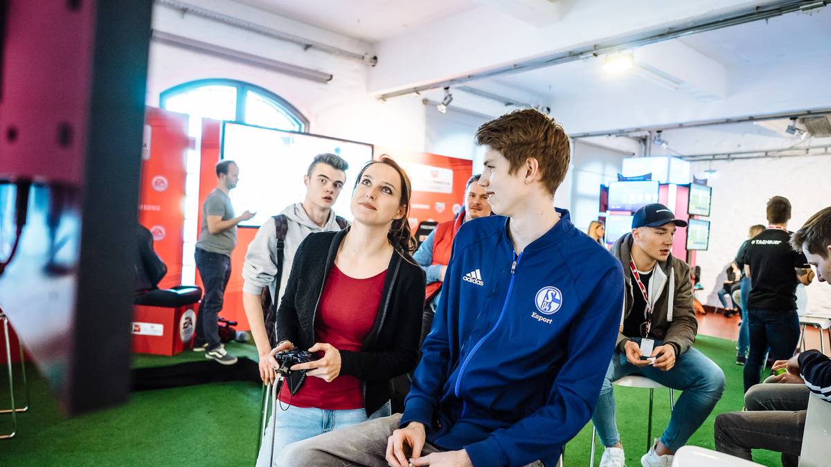 Auch Tim "Tim Latka" Schwartmann von Schalkes eSports Team versuchte sein Glück.