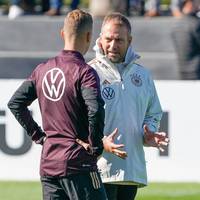Joshua Kimmich spricht über die Entscheidungen von Bundestrainer Hansi Flick. Der Bayern-Star zeigt sich überrascht.