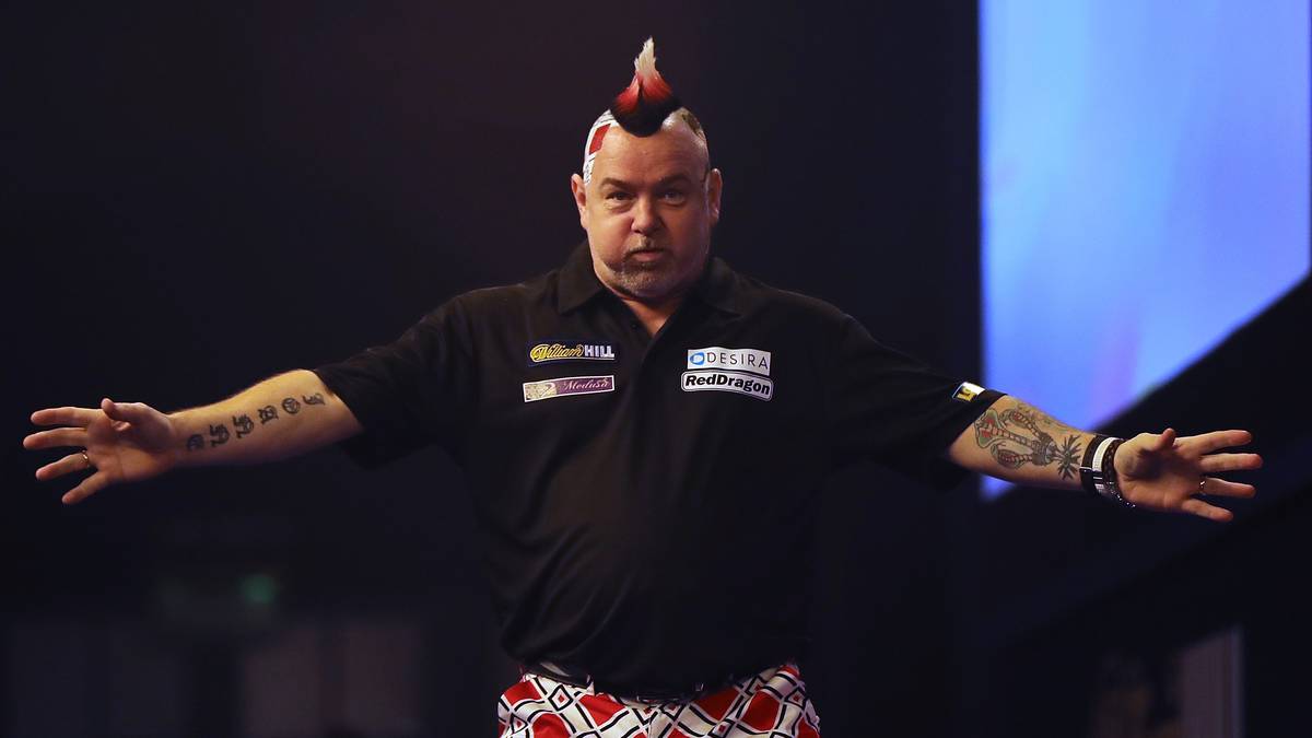 Was wäre Darts ohne die Eigenheiten der Protagonisten? Peter Wright ist wohl der schrillste Paradiesvogel der Darts-Szene. "Snakebite" bringt die Halle schon durch seinen farbenprächtigen Auftritt und seine Tanzmoves beim Walk-on zum Kochen