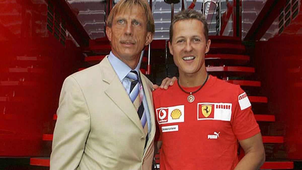 Nicht nur der bekennende FC-Fan Michael Schumacher freut sich über die Zusage