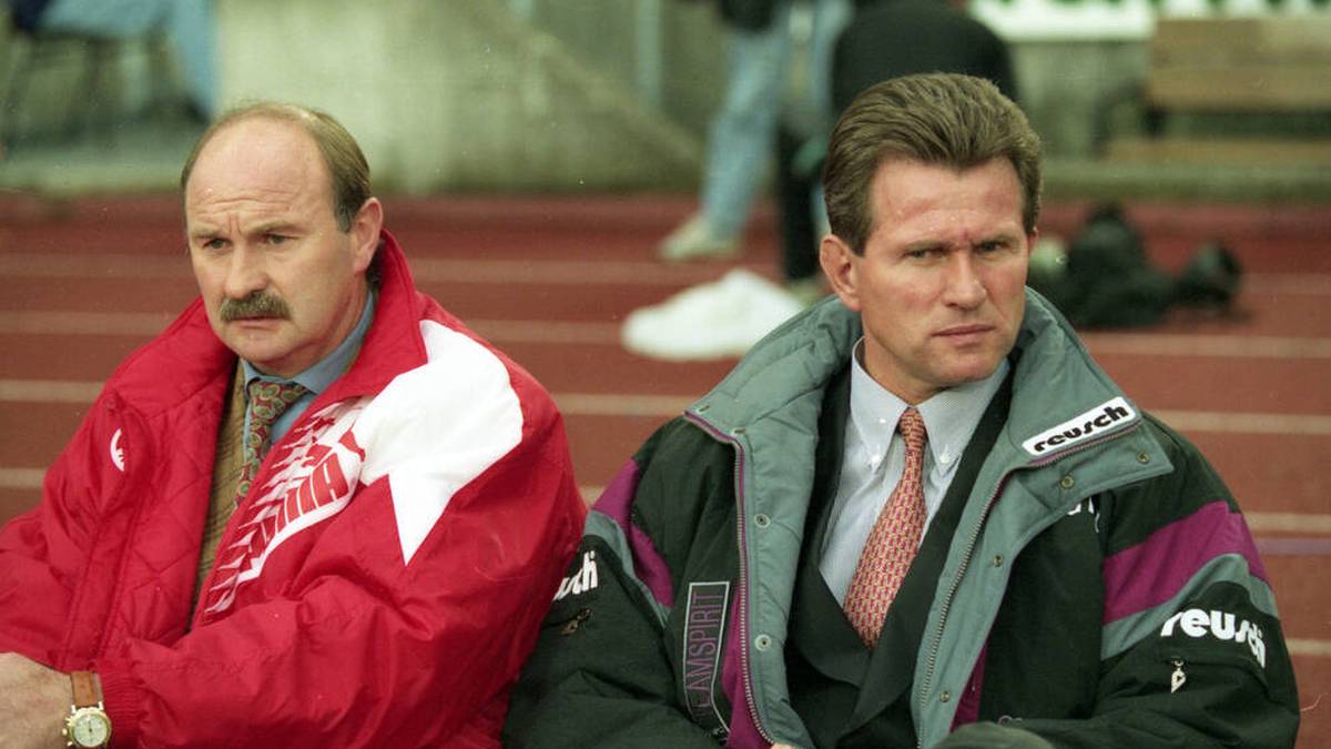 Jupp Heynckes (r.) mit seinem damaligen Co-Trainer Horst Köppel (l.) im September 1994