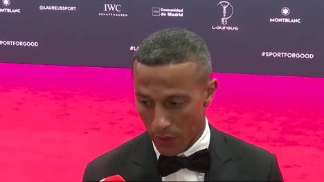 Beim FC Bayern verzauberte Thiago Alcantara die Fußballwelt. Mittlerweile ist der 34-Jährige nicht mehr aktiv und hospitierte im Sommer bei Hansi Flick und dem FC Barcelona. Besonders Pedri schien es ihm angetan zu haben.