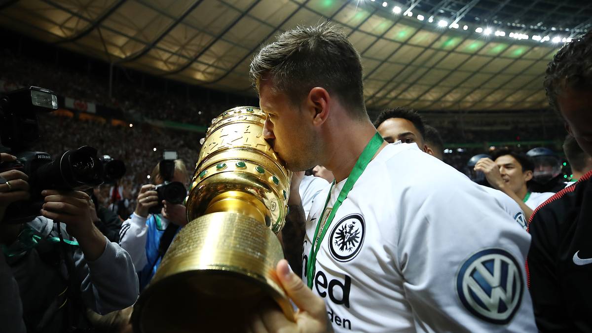 MARCO RUSS (ab 74.): Bestritt anstelle des erschöpften de Guzman die letzte Viertelstunde. Warf noch einmal alles rein und half, die Sensation perfekt zu machen - SPORT1-Note: ohne Bewertung