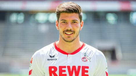 Beim Fotoshooting war Milos Jojic schon dabei, nun will der Mittelfeldspieler auch auf dem Platz für den 1. FC Köln debütieren
