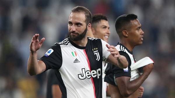 Juventus' Argentinian forward Gonzalo Higuain celebrates at the end of during the Italian Serie A football match Juventus vs Napoli on August 31, 2019 at the Juventus stadium in Turin. (Photo by Isabella Bonotto / AFP)        (Photo credit should read ISABELLA BONOTTO/AFP/Getty Images)