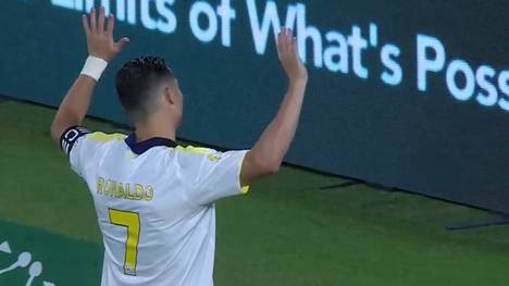 In seinem womöglich letzten Heimspiel für Al Nassr erlebt Cristiano Ronaldo ein Wechselbad der Gefühle. Nach seinem Treffer kurz vor Schluss folgt eine entschuldigende Geste.