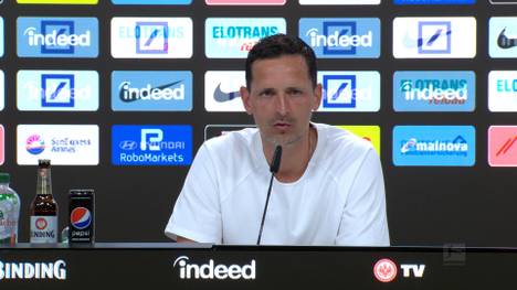 Eintracht Frankfurt beschäftigt die Frage, ob Randal Kolo Muani den Verein noch verlässt. Trainer Dino Toppmöller äußert sich nach dem Bundesligaauftakt zu der Personalie.