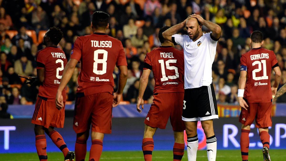 Die Spanier müssen nach dem 0:2 (0:1) gegen Olympique Lyon in die Europa League