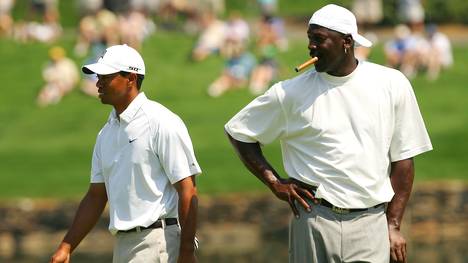Tiger Woods (l.) und Michael Jordan verstehen sich privat gut