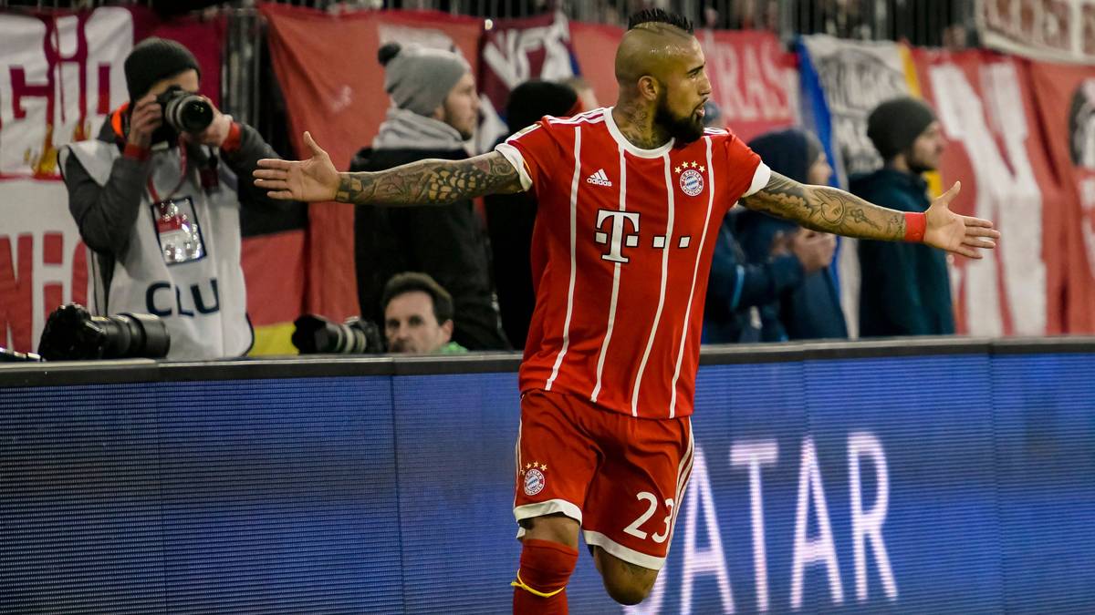 PLATZ 4: ARTURO VIDAL - Der Chilene kam in der Saison 2015/16 aus Italien und kostete knapp 500.000 Euro mehr als Mario Götze. Er bereicherte durch seine kämpferische Art das Mittelfeld der Bayern, inzwischen spielt er beim FC Barcelona in der spanischen Liga