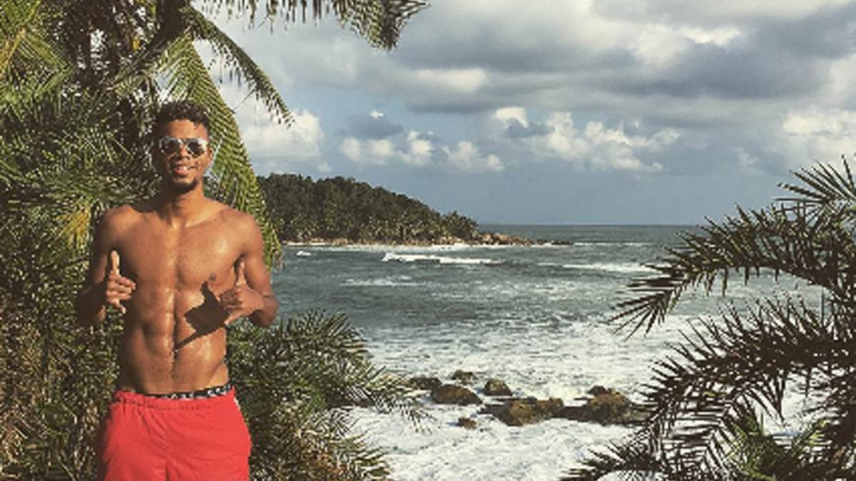 Sonne, Palmen und Meer: Wie im Paradies dürfte sich Benjamin Henrichs derzeit vorkommen. Der Nationalspieler von Bayer Leverkusen erholt sich derzeit in Ghana von den Strapazen des Confed Cups