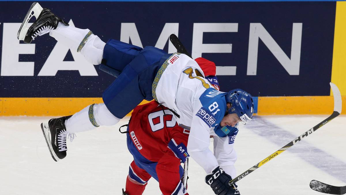 Nicht nur einmal heben die Kasachen ab. Nützen tut es jedoch nichts, das Spiel geht mit 2:4 verloren