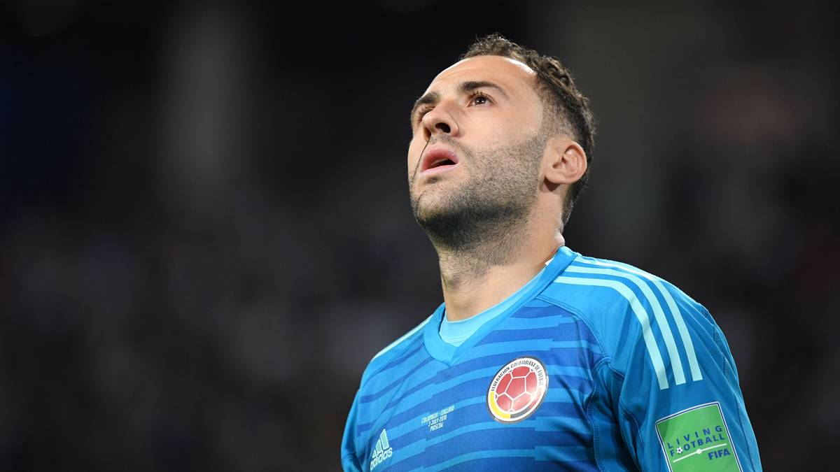 EL COLUMBIA: "Bedrückender Verrat am Spielstil und Abhängigkeit vom Glück - das waren die Sünden Pekermans. Augenscheinlich weckte das Fehlen der Nummer 10 alle Ängste. Das Team zeigte sich unterlegen, ohne Freude, ohne Tanz."