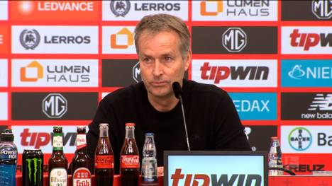 Trainer Kasper Hjulmand setzt im Tor von Bayer Leverkusen auch im Spiel gegen den VfL Wolfsburg auf Mark Flekken. Die eigenen Fans quittieren das zeitweise mit Pfiffen, Hjulmand reagiert nach der Partie.