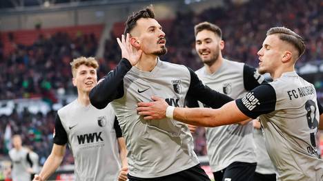 Mergim Berisha jubelt direkt vor den Freiburg-Fans - und wird kritisiert