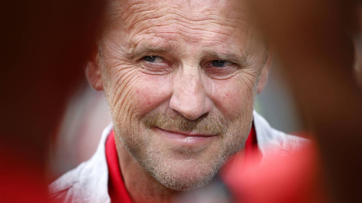 THOMAS SCHAAF: Der 54-Jährige versuchte sich kürzlich zum ersten Mal außerhalb seiner Bremer Komfortzone. Nach nur einem Jahr trat er bei Eintracht Frankfurt nach Unstimmigkeiten mit der Führungsetage aber schon wieder zurück. Punkten könnte Schaaf mit seiner großen Erfahrung: Alleine 644 Spiele stand er für Werder Bremen an der Seitenline