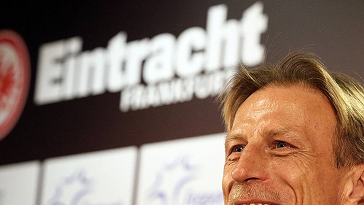 Weil er diesmal aber nicht so viel Erfolg hat und keinen großen Titel einfährt, trennen sich beide Seiten im Sommer 2010 - und der Weg frei für Daums Rückkehr in die Bundesliga