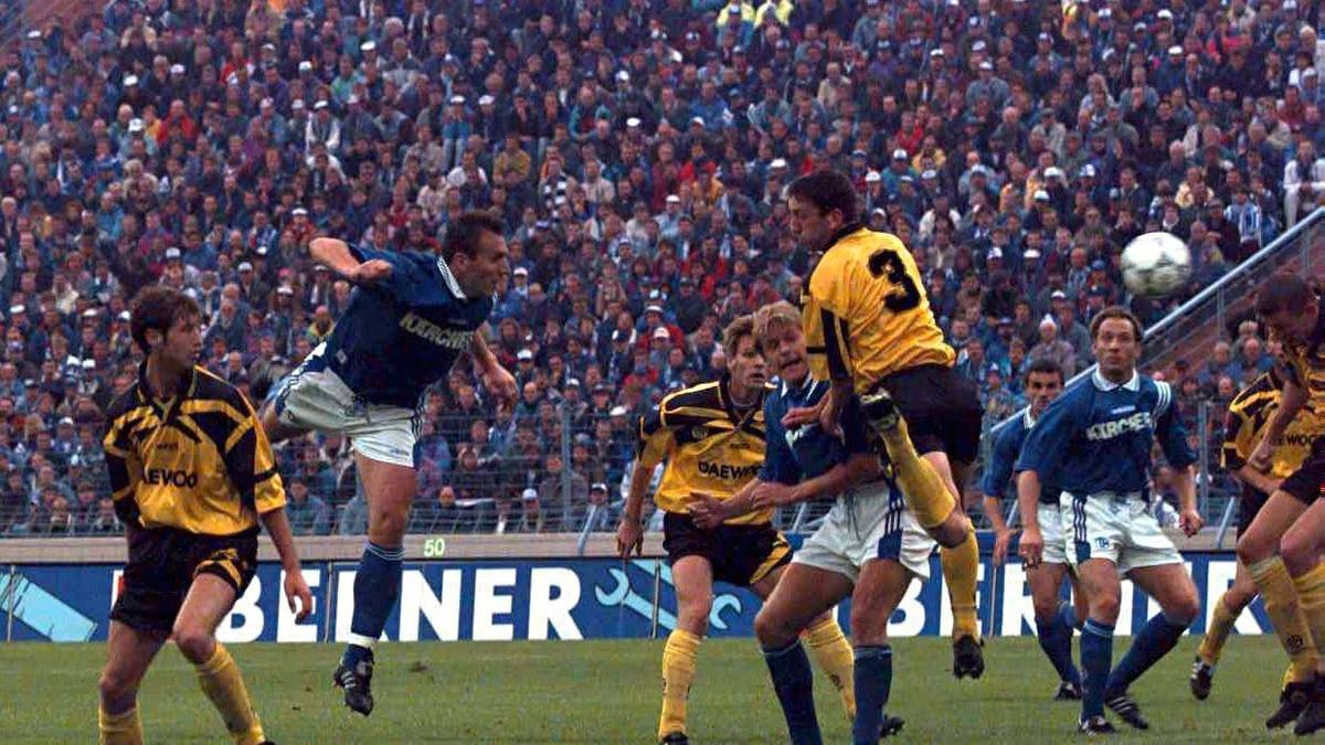 Weil auch Youri Mulder trifft, heißt es am Ende 3:0. Im Rückspiel reicht gegen das Team des späteren Schalkers Marco van Hoogdalem so ein 2:2. Die Schalker Tore erzielen erneut Wilmots und David Wagner - der heutige U23-Coach von Erzrivale Borussia Dortmund